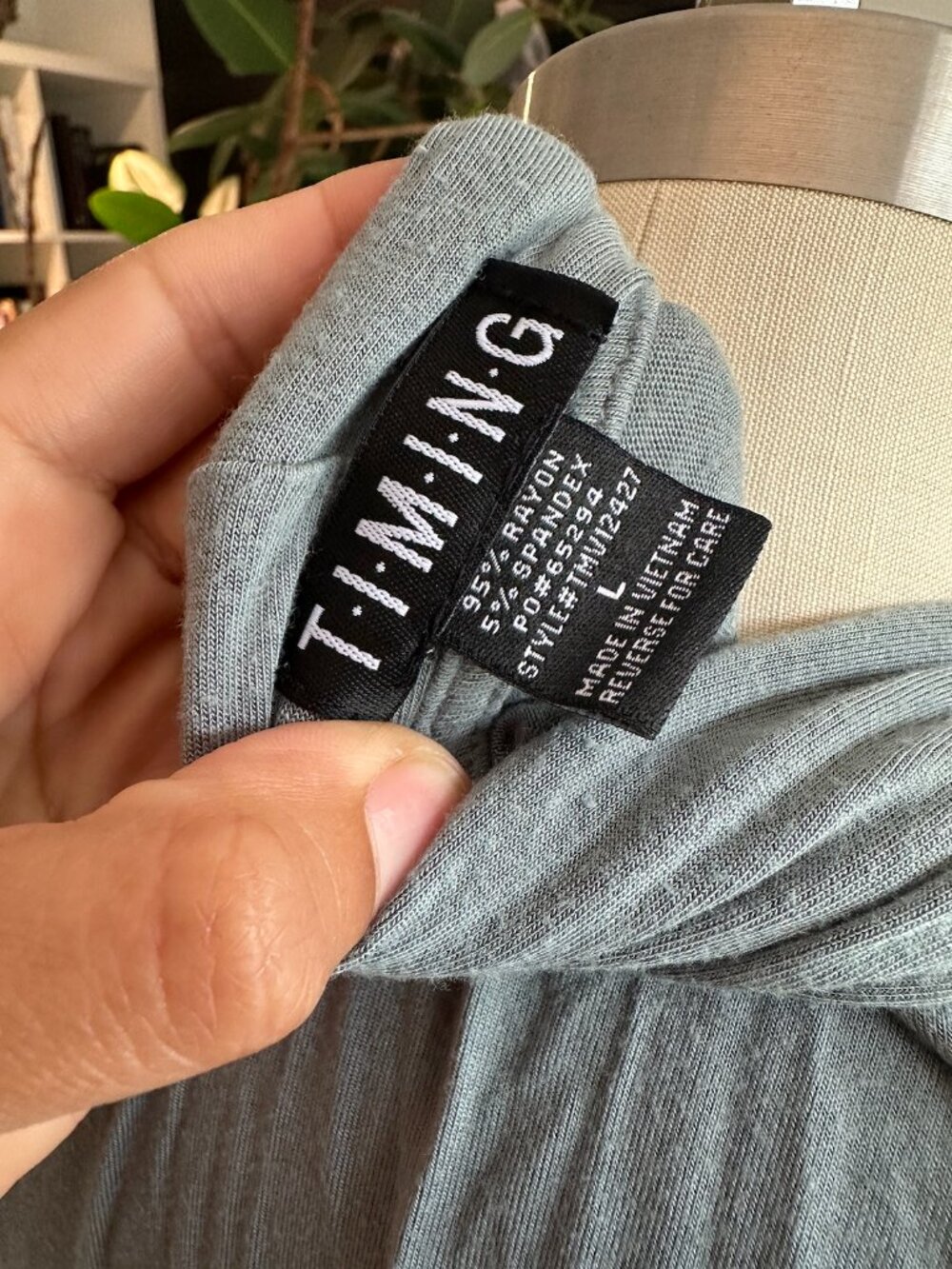 Two Timing Cardigans size L - Picture 8 of 9